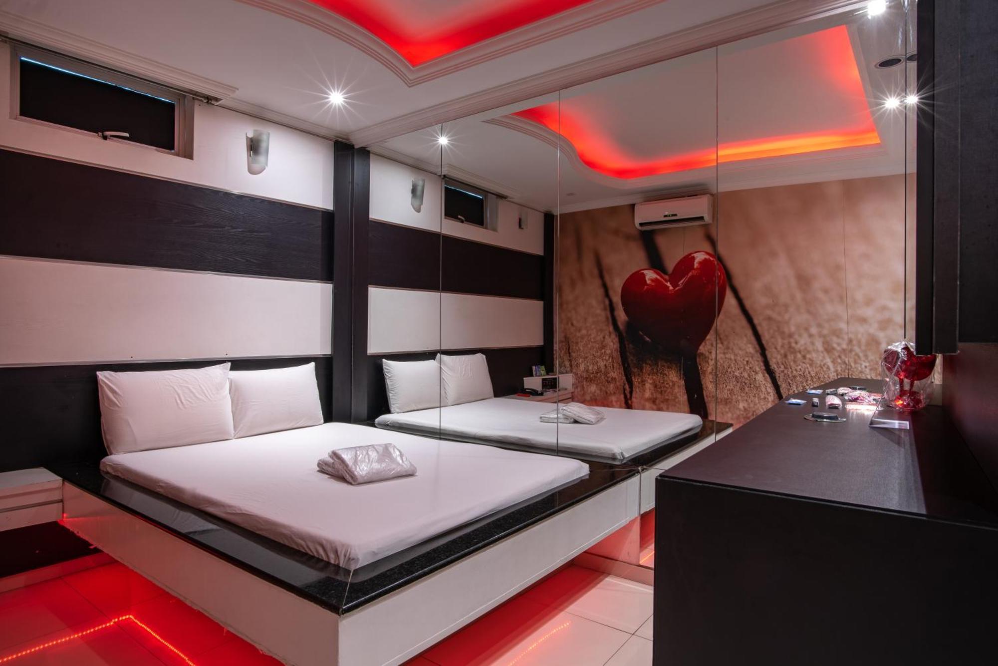 Motel Fantasy 2 (Adults Only) Contagem Exterior foto