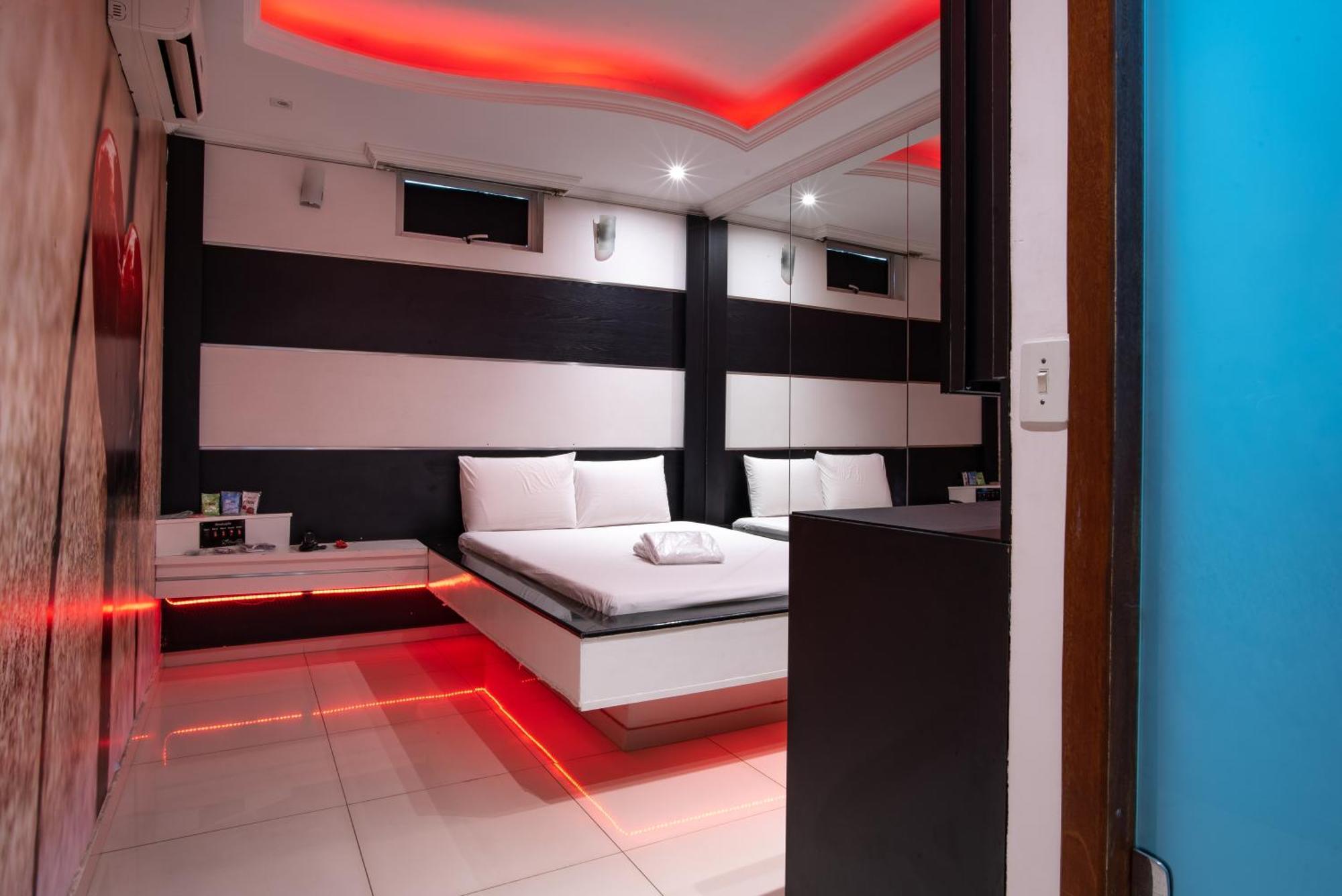 Motel Fantasy 2 (Adults Only) Contagem Exterior foto