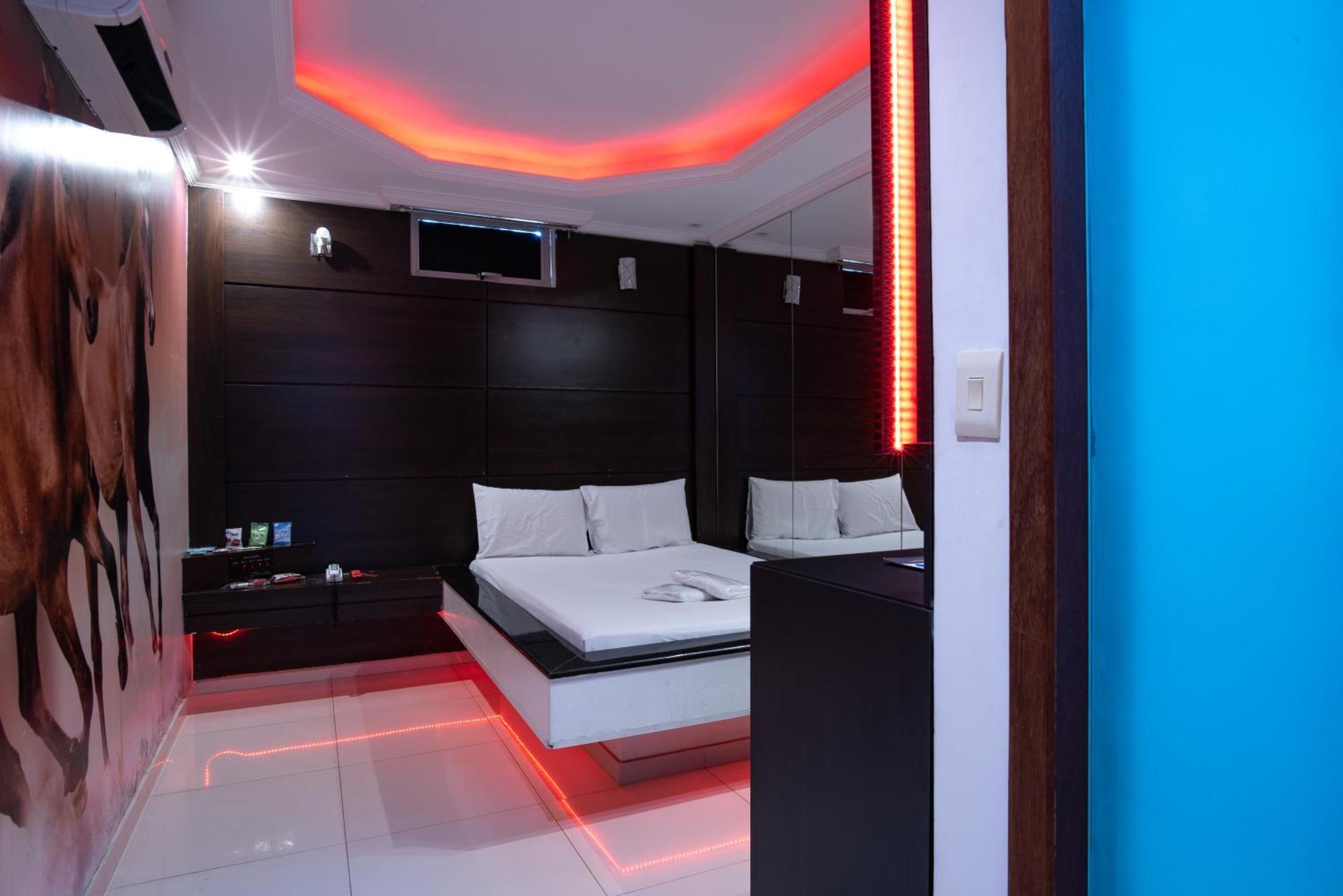 Motel Fantasy 2 (Adults Only) Contagem Exterior foto