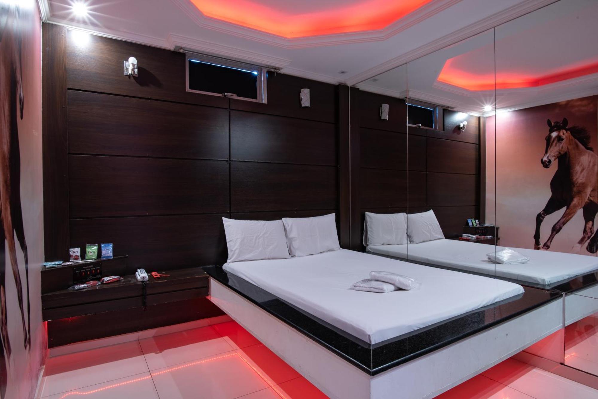 Motel Fantasy 2 (Adults Only) Contagem Exterior foto