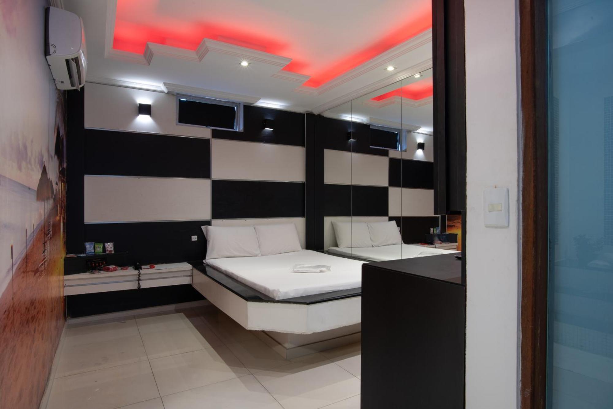 Motel Fantasy 2 (Adults Only) Contagem Exterior foto